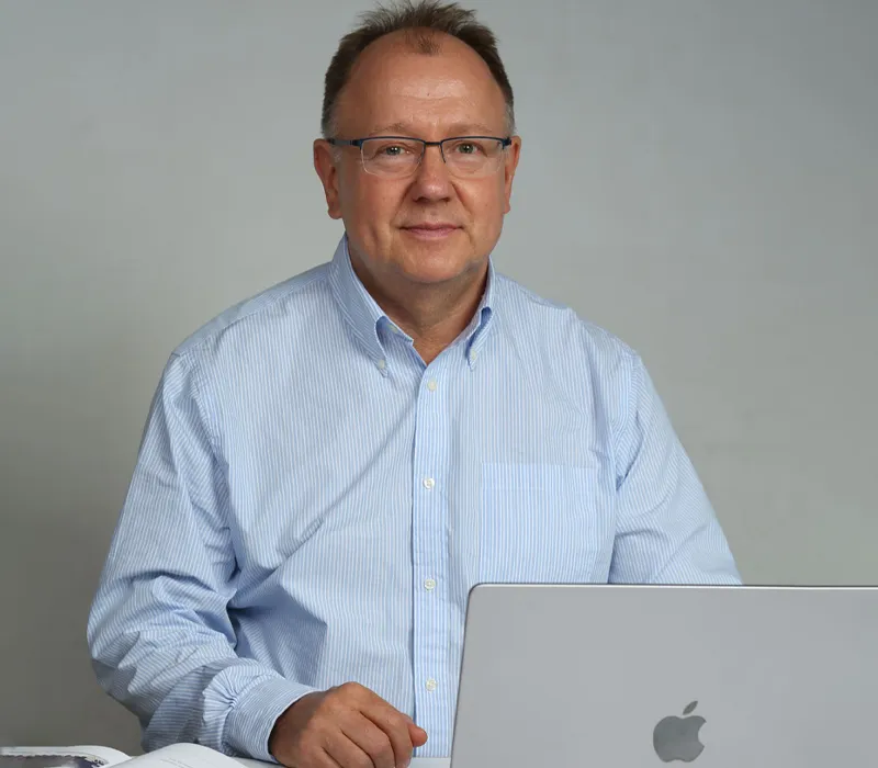 Heiko Schröder — Diplom-Lehrer and course instructor