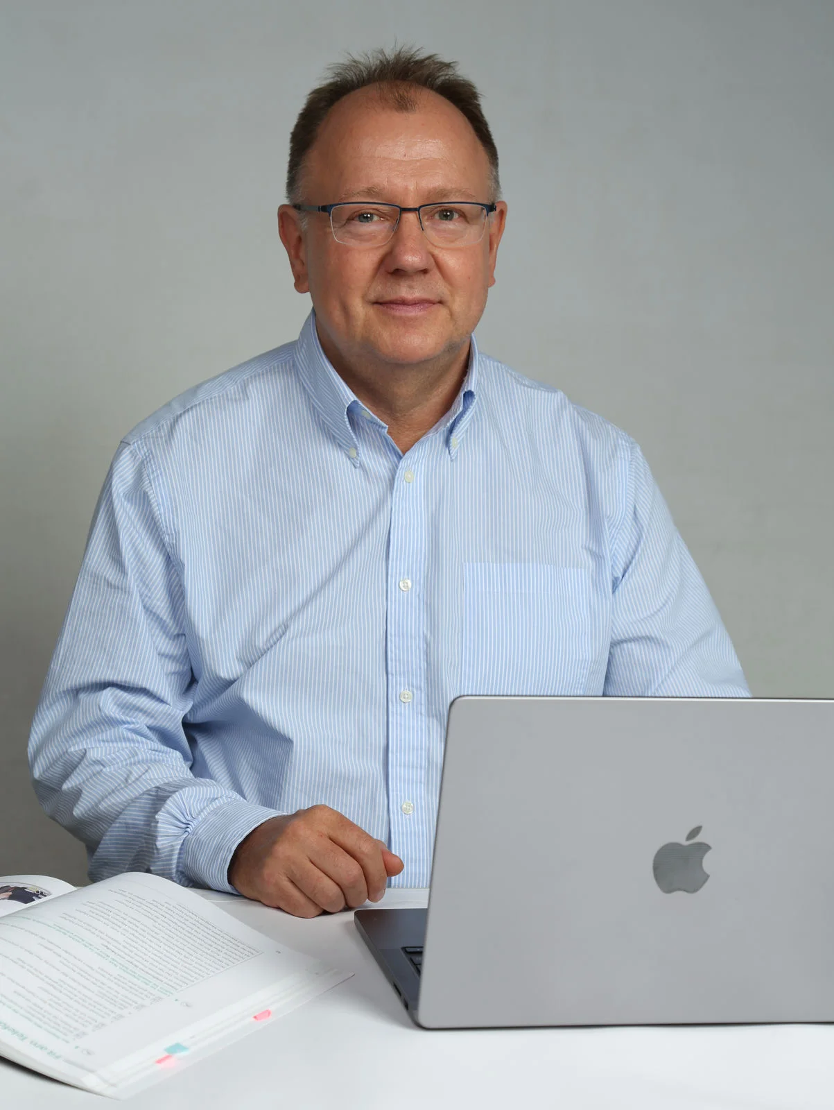 Hajko Šreder — Diplom-Lehrer i predavač kurseva